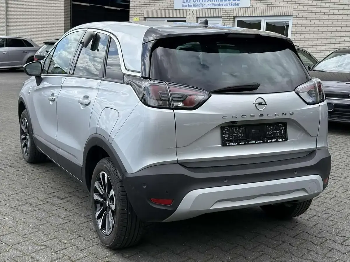Usado Opel Crossland X Elegance 110 HP (80 kW) 2024 Prateado SUV
