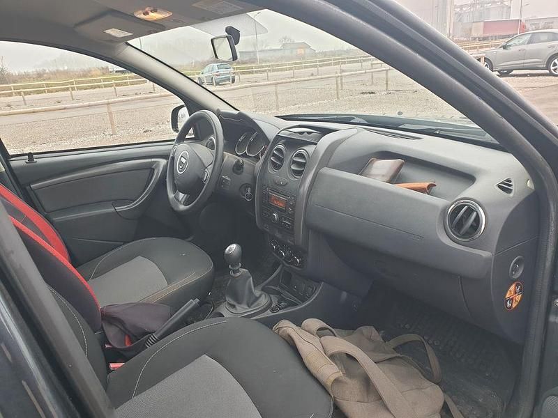 Gebraucht Dacia Duster Lauréate 125 PS (91 kW) 2015 Grau SUV