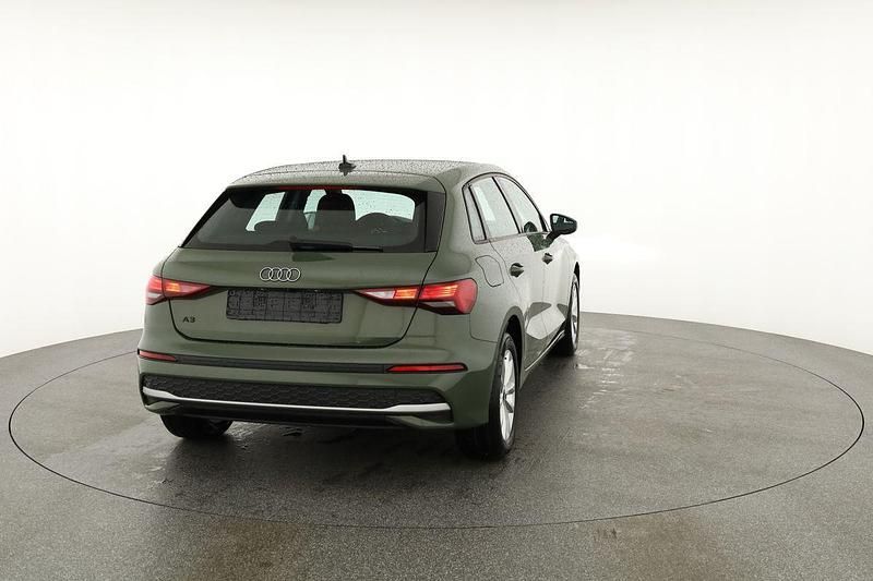 Neu Audi A3 Ambiente 2025 Distrikt grün metallic