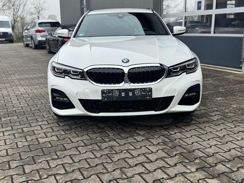 Gebraucht BMW 330e M Sport 184 PS (135 kW) 2020 Weiß Kombi