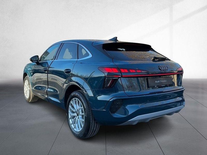 Neu Audi Q3 Sportback Sport 150 PS (110 kW) 2025 Blau SUV