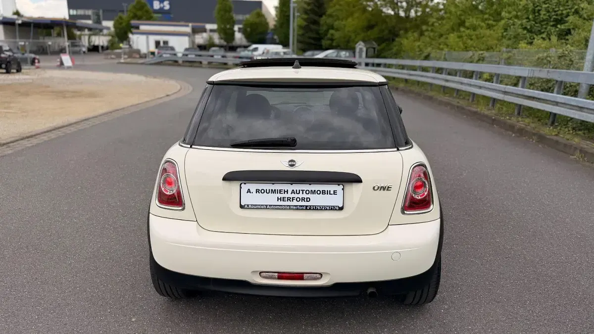 Gebraucht Mini ONE Pepper 98 PS (72 kW) 2011 Weiß Kleinwagen