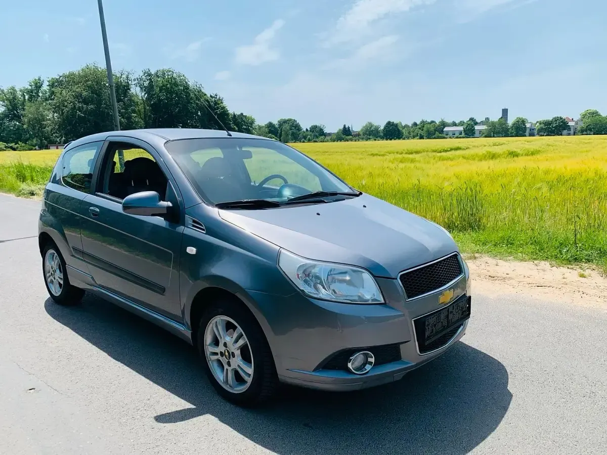 Gebraucht Chevrolet Aveo 84 PS (61 kW) 2011 Grau Kleinwagen