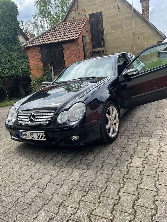 Gebraucht Mercedes C180 143 PS (105 kW) 2004 Schwarz Coupé