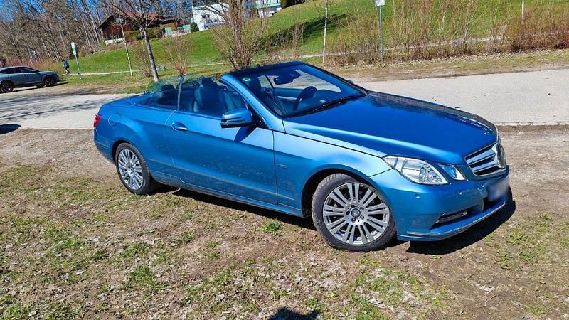 Gebraucht Mercedes E220 170 PS (125 kW) 2011 Blau Cabrio