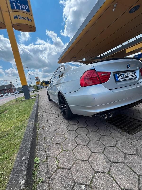 Silber Gebraucht 2009 BMW 320 M Sport Limousine | 8.000 € (Etwas zu teuer) - Bild 1/4