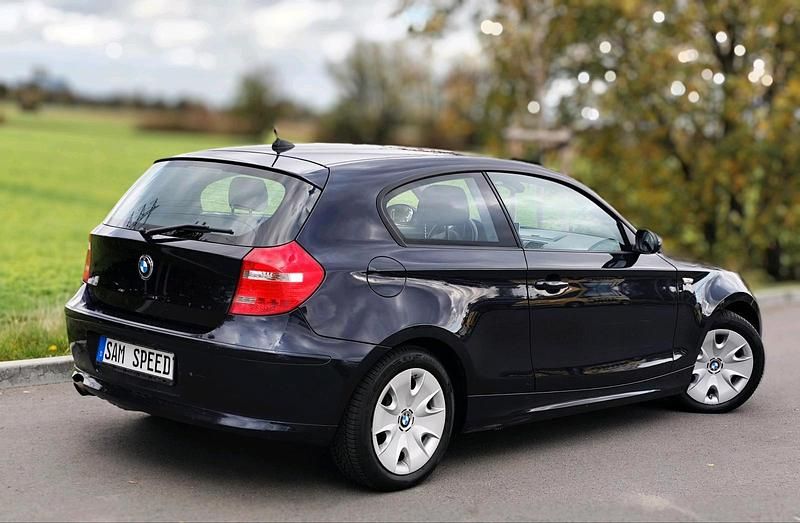Gebraucht BMW 120 122 PS (89 kW) 2010 Blau Kleinwagen