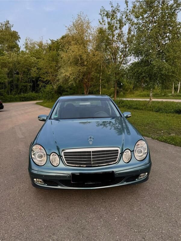 Andere außenfarben Gebraucht 2003 Mercedes E200 Limousine | 7.300 € - Bild 1/4