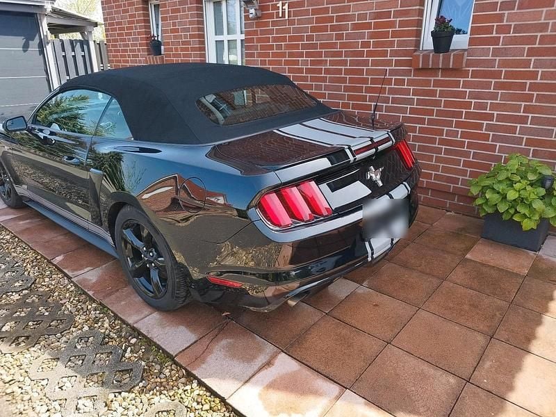 Second-hand Ford Mustang 308 CP (226 kW) 2016 Negru Cabrio