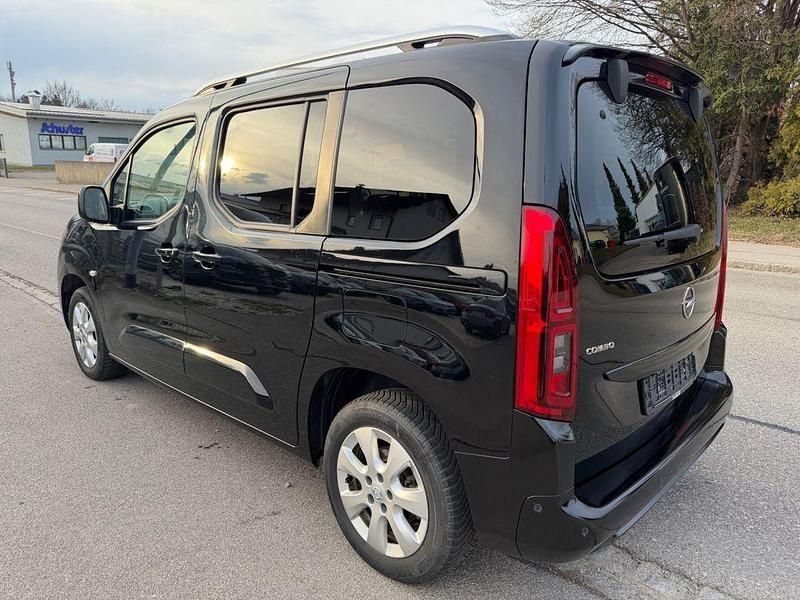 Gebraucht Opel Combo Life Ultimate 131 PS (96 kW) 2022 Diamond black Van / Kleinbus