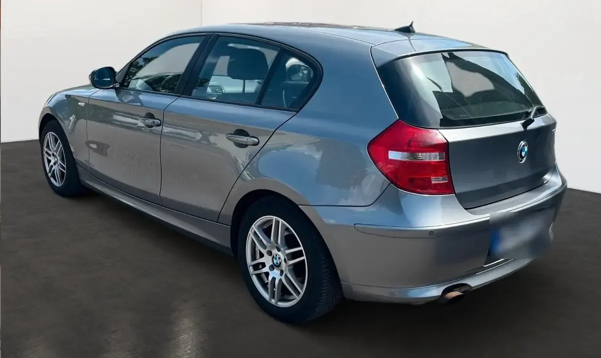 Gebraucht BMW 118 122 PS (89 kW) 2010 Grau Kleinwagen