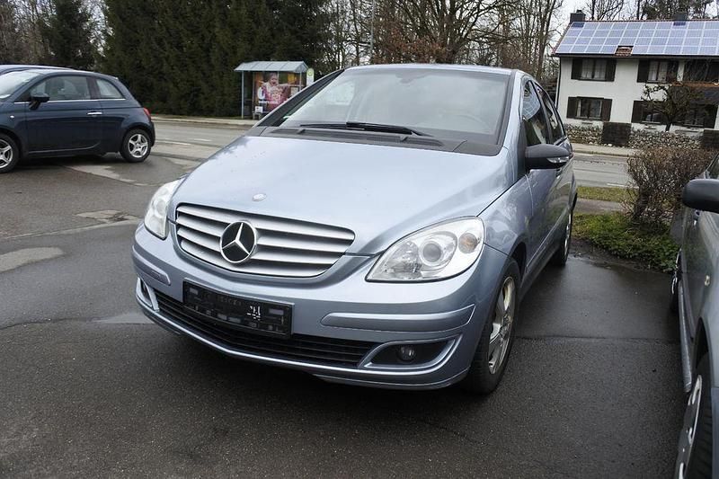 Gebraucht Mercedes B200 Edition 136 PS (100 kW) 2008 Blau Van / Kleinbus