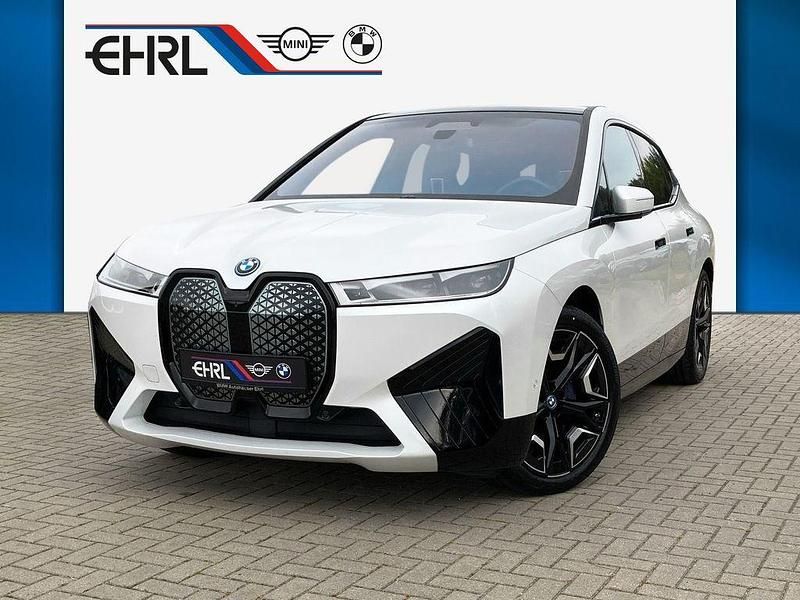 Weiß Gebraucht 2022 BMW iX Executive SUV | 63.900 € (Teuer) - Bild 1/4