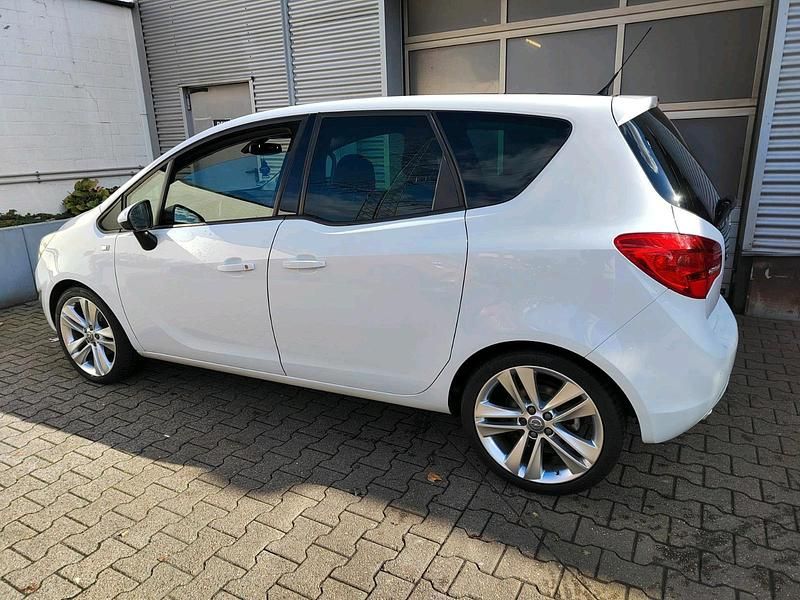 Second-hand Opel Meriva 120 CP (88 kW) 2011 Alb Monovolum