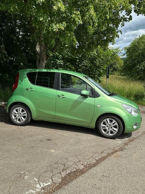 Grün Gebraucht 2011 Opel Agila Edition Kleinwagen | 4.700 € (Fairer Preis) - Bild 1/4