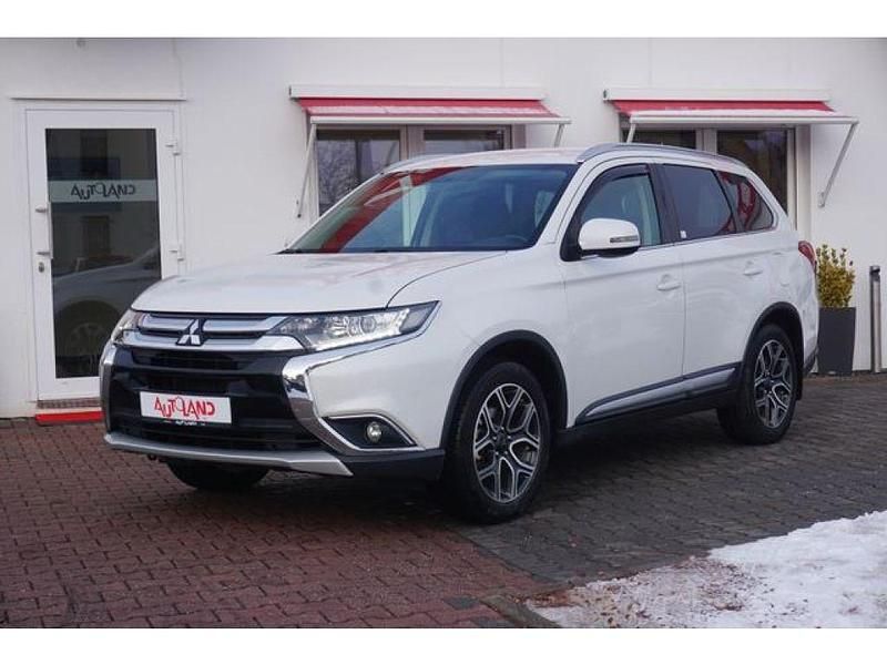 Gebraucht Mitsubishi Outlander 150 PS (110 kW) 2016 Perlmuttweiss perleffekt SUV