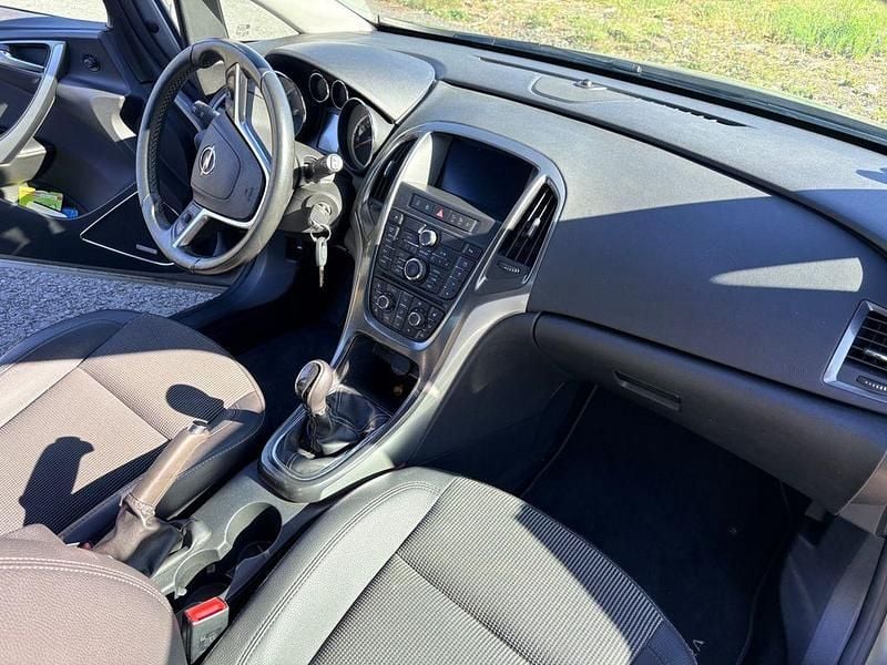Second-hand Opel Astra 116 CP (85 kW) 2012 Gri Break