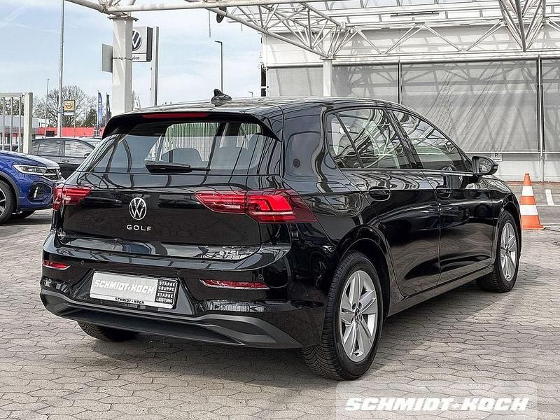 Gebraucht VW Golf VIII Life 150 PS (110 kW) 2024 Grenadillschwarz (schwarz) Limousine