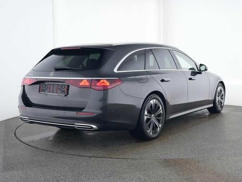 Gebraucht Mercedes E300 313 PS (230 kW) 2025 Lack graphitgrau Kombi