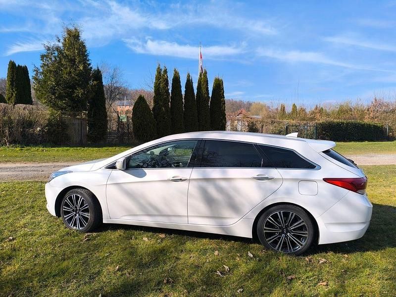Gebraucht Hyundai i40 Style 141 PS (103 kW) 2016 Weiß Limousine
