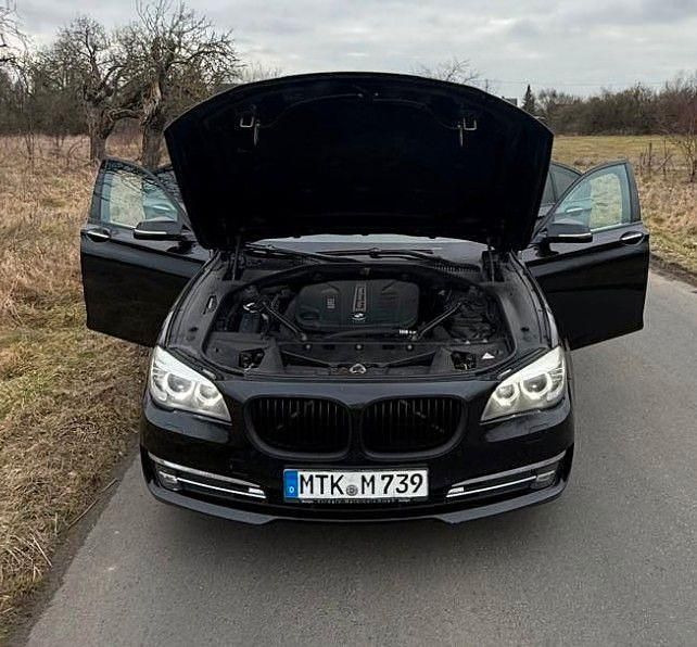 Second-hand BMW 730 258 CP (189 kW) 2013 Negru Berlinǎ