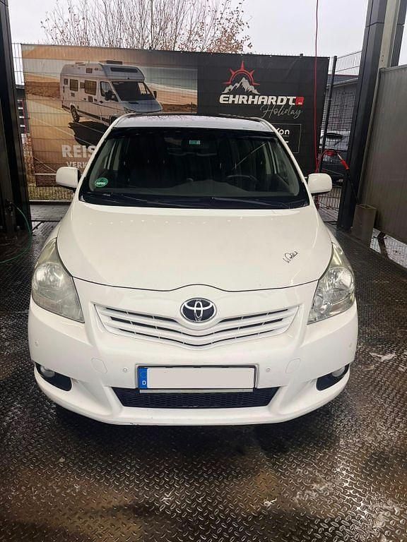Weiß Gebraucht 2010 Toyota Verso Life Van / Kleinbus | 5.199 € (Fairer Preis) - Bild 1/4