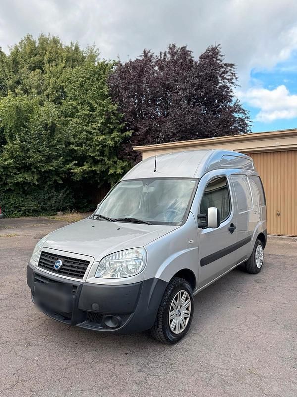 Grau Gebraucht 2006 Fiat Doblò Van / Kleinbus | 4.300 € - Bild 1/4