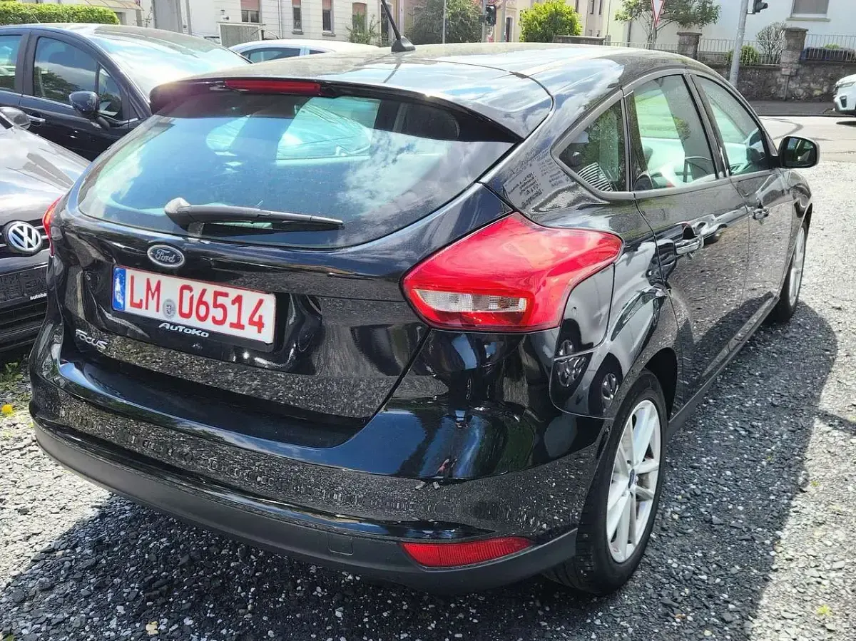 Usado Ford Focus SYNC Edition 125 CV (91 kW) 2017 Negro Berlina