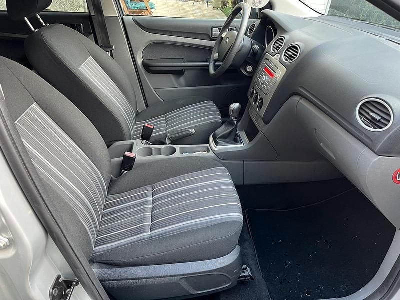 Gebraucht Ford Focus 116 PS (85 kW) 2009 Silber Kleinwagen