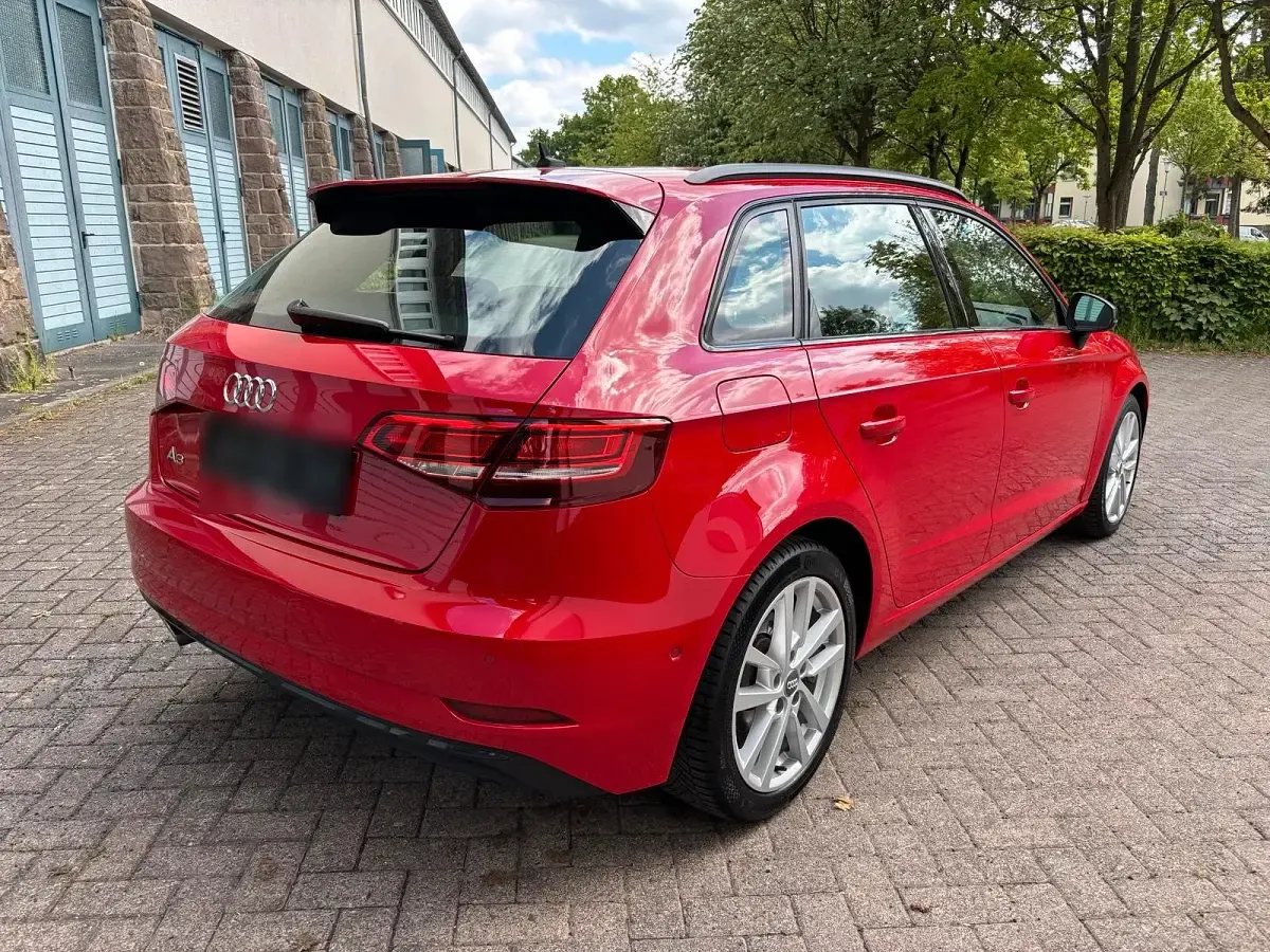 Gebraucht Audi A3 150 PS (110 kW) 2020 Rot Limousine