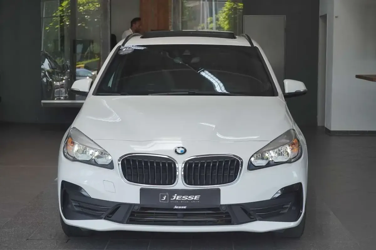 Gebraucht BMW 225 Advantage 136 PS (100 kW) 2019 Mineralweiss metallic Van / Kleinbus