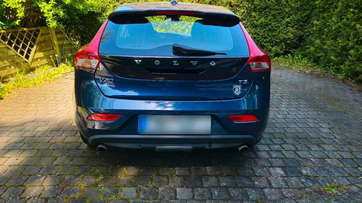 Gebraucht Volvo V40 You! 150 PS (110 kW) 2014 Blau Kleinwagen