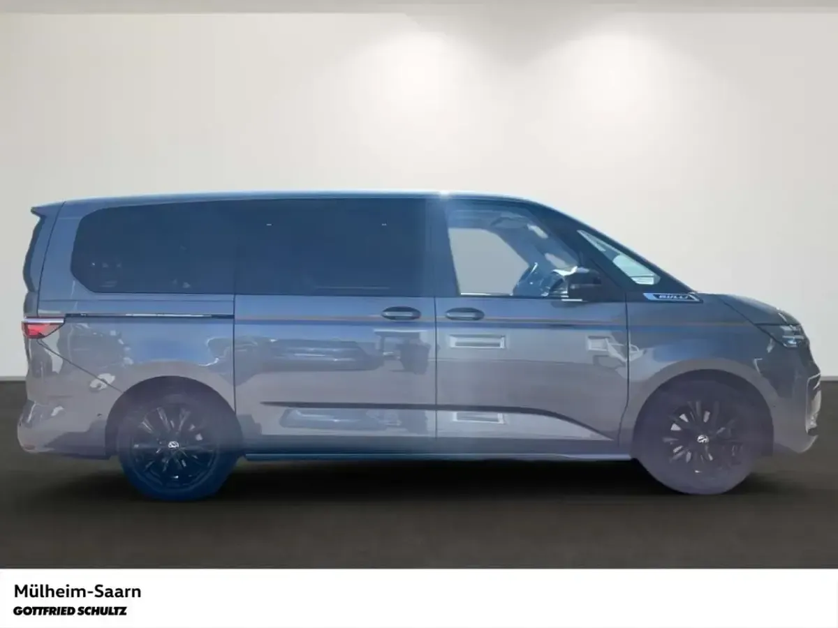 Gebraucht VW Multivan Life 150 PS (110 kW) 2023 Grau Van / Kleinbus