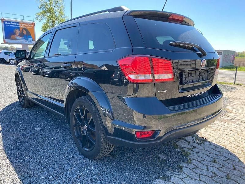 Usado Fiat Freemont Black Code 170 CV (125 kW) 2015 Negro SUV