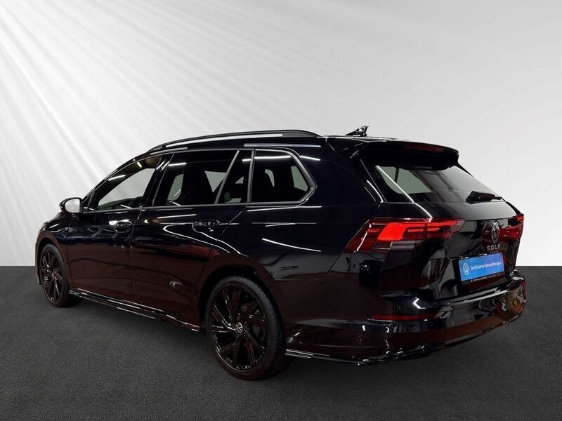 Gebraucht VW Golf VIII R-line 150 PS (110 kW) 2024 Deep black perleffekt (schwarz) Kombi