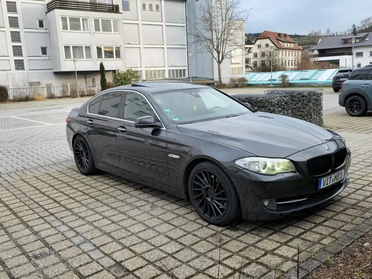 Gebraucht BMW 530 320 PS (235 kW) 2012 Schwarz Limousine