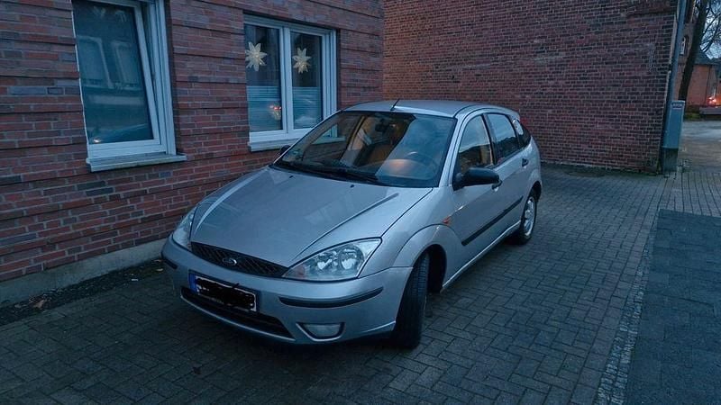 Silber Gebraucht 2003 Ford Focus Limousine | 1.400 € (Fairer Preis) - Bild 1/4