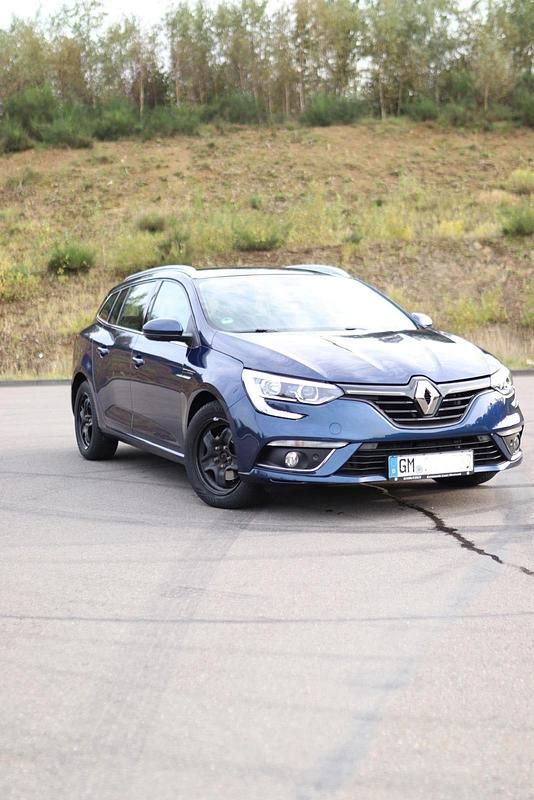 Blau Gebraucht 2020 Renault Mégane GrandTour LIMITED Kombi | 10.999 € (Guter Preis) - Bild 1/4