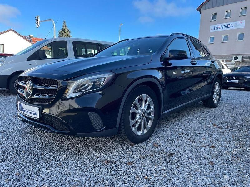 Gebraucht Mercedes GLA250 211 PS (155 kW) 2018 Schwarz SUV