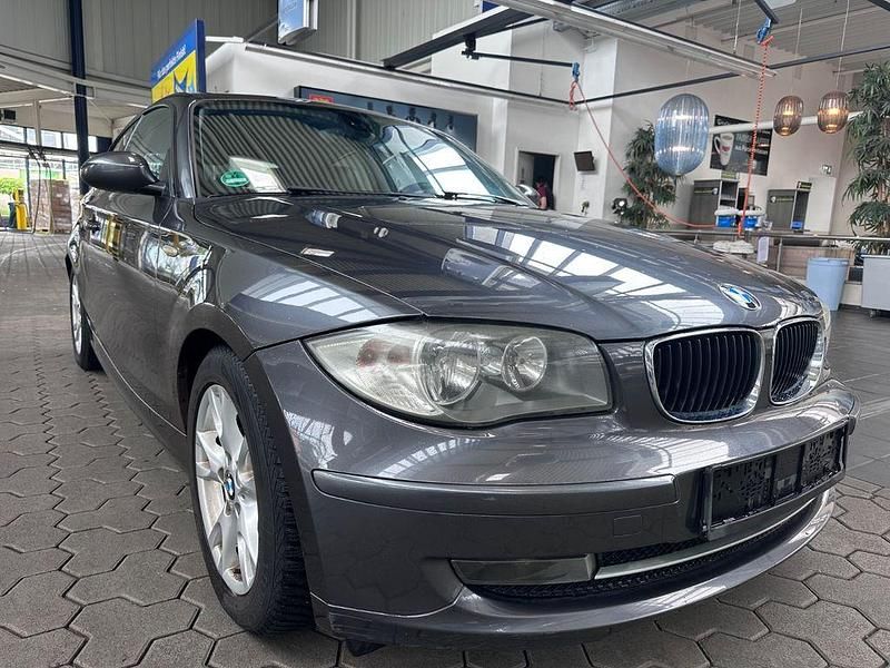 Grau Gebraucht 2008 BMW 120 Sport Line Kleinwagen | 3.999 € (Superpreis) - Bild 1/4