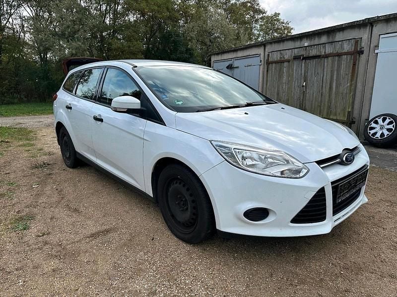Weiß Gebraucht 2014 Ford Focus Kombi | 2.600 € (Superpreis) - Bild 1/4