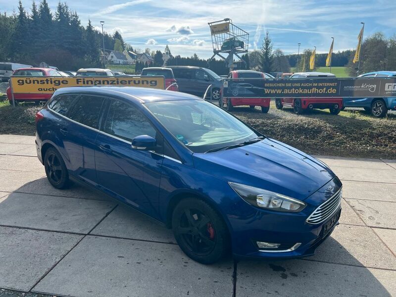Blau Gebraucht 2015 Ford Focus Titanium Limousine | 5.500 € (Superpreis) - Bild 1/4
