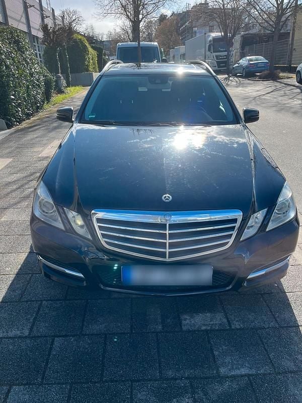 Gebraucht Mercedes E250 Avantgarde 204 PS (150 kW) 2011 Schwarz Kombi