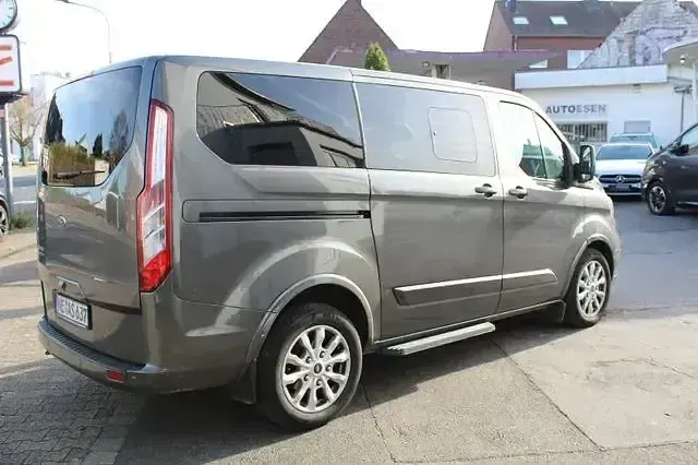 Gebraucht Ford Tourneo Custom Titanium 131 PS (96 kW) 2020 Grau Van