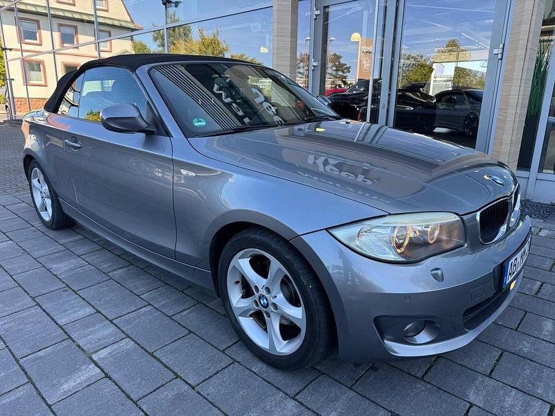 Grau Gebraucht 2011 BMW 120 Cabriolet Performance Cabrio | 7.490 € (Guter Preis) - Bild 1/4