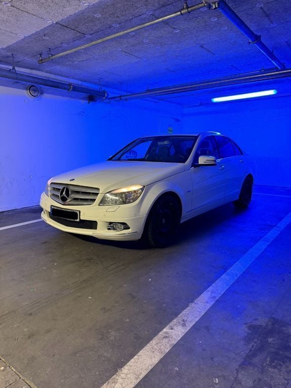 Weiß Gebraucht 2009 Mercedes C200 Limousine | 6.000 € (Guter Preis) - Bild 1/4