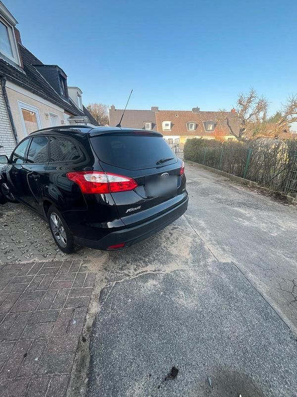 Gebraucht Ford Focus 100 PS (73 kW) 2013 Kombi