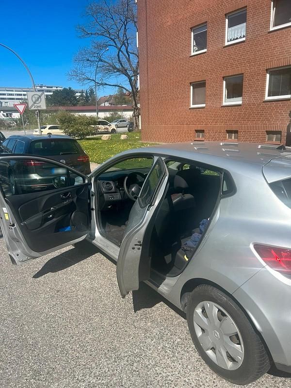 Second-hand Renault Clio IV 2015 Argintiu Berlinǎ
