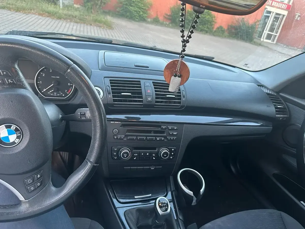 Gebraucht BMW 116 122 PS (89 kW) 2010 Schwarz Kleinwagen