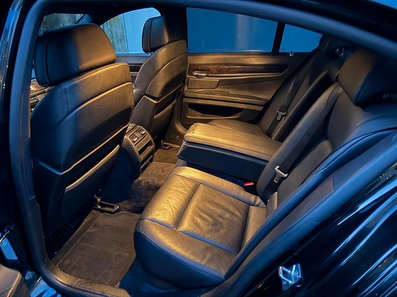 Gebraucht BMW 740 306 PS (225 kW) 2012 Schwarz Limousine